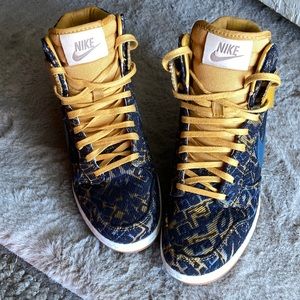 Women’s Nike sneakers